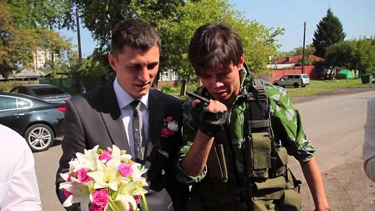 Выкуп невесты в военном стиле