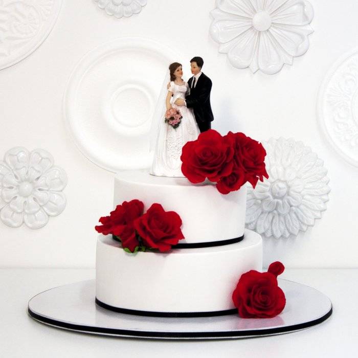 Вынос свадебного торта – совмещаем традиции с современной модой