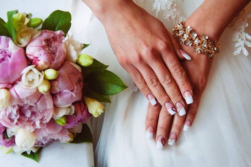 Свадебный френч: 100 фото лучших идей маникюра для невесты