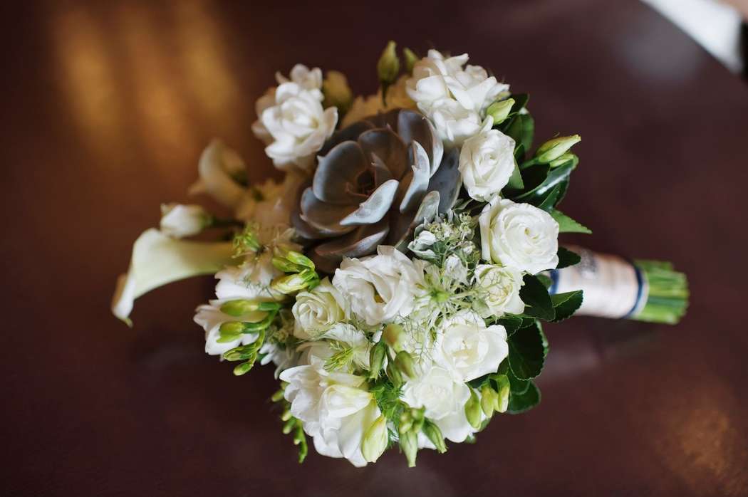 Букет невесты из кустовых роз: оформление, удачные сочетания с другими цветами