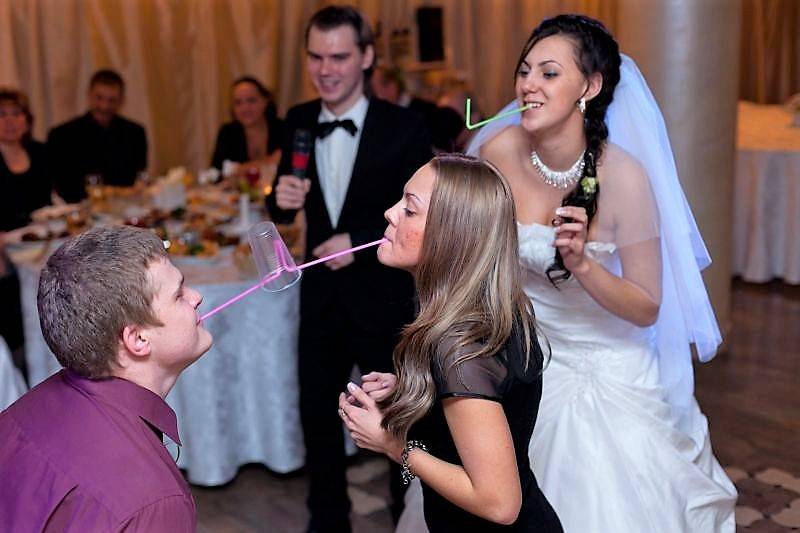 Конкурсы на свадьбу за столом: прикольные и веселые, смешные и новые