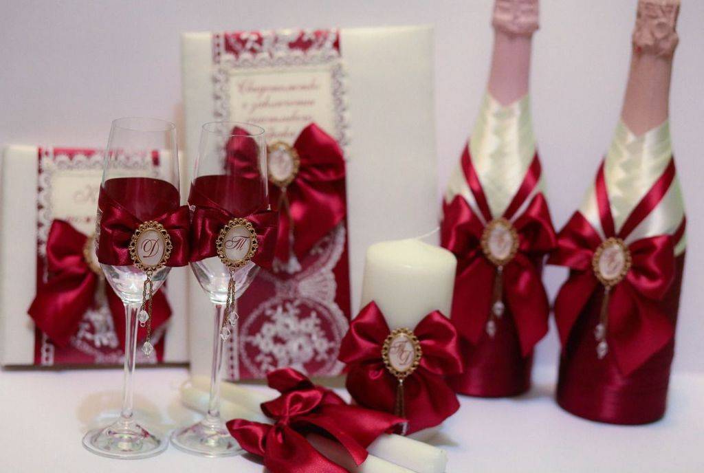 Королевское торжество – свадьба в бордовом цвете: советы по оформлению с фото