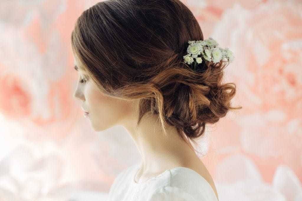 Роскошные свадебные прически на средние волосы: 100+ идей с фото