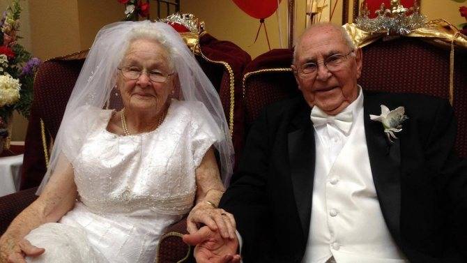 27 лет свадьбы - что подарить на годовщину | свадьба красного дерева