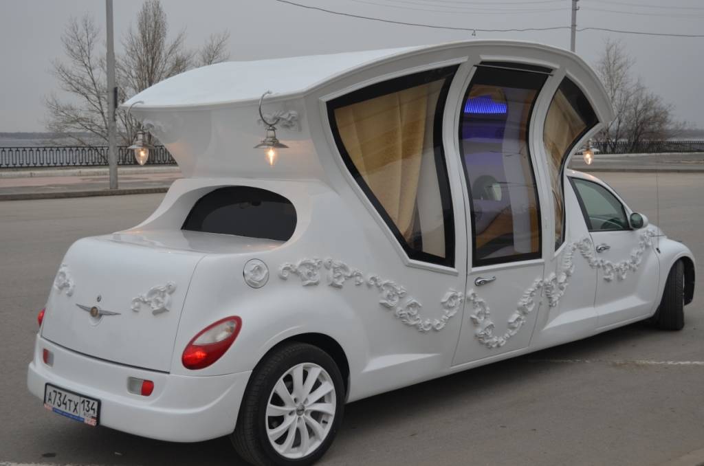 Как выбрать машины для свадебного кортежа: карета, ретромобиль, лимузин или крутое авто?
