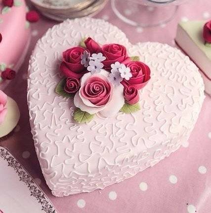 Красивые свадебные торты в виде сердца