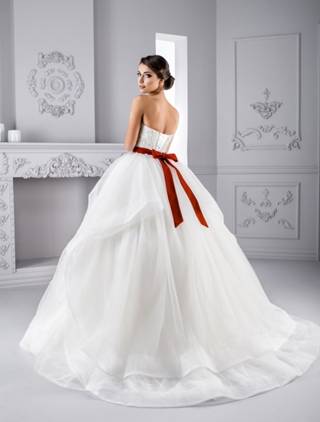 Красные свадебные платья: 100+ обворожительных фасонов на фото