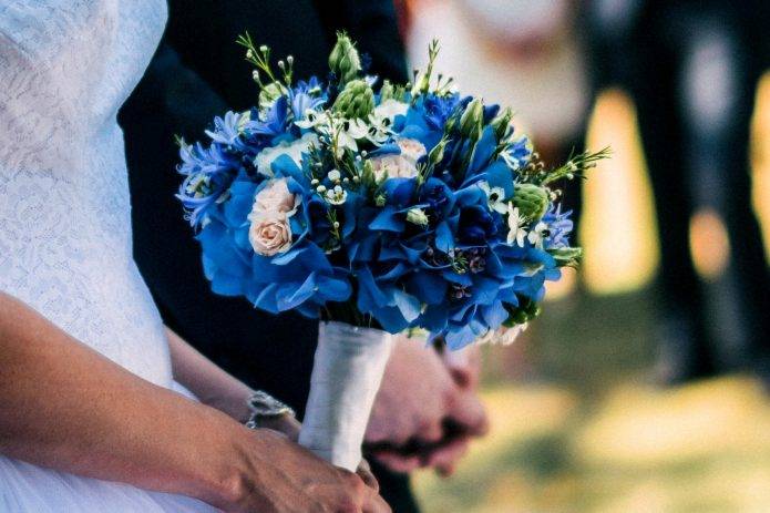 Заоблачное счастье: какой должна быть идеальная свадьба в голубых цветах