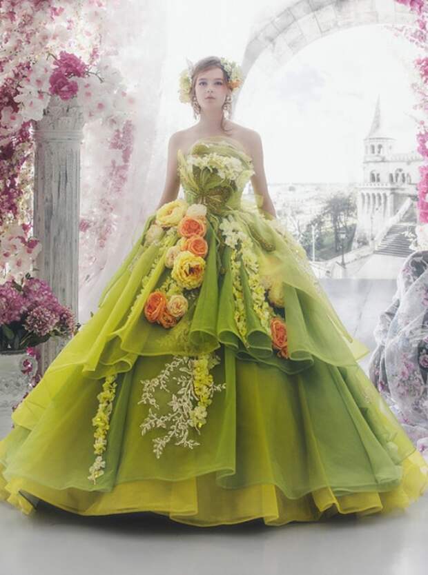 Стильные цветные свадебные платья – обзор модных моделей для невест