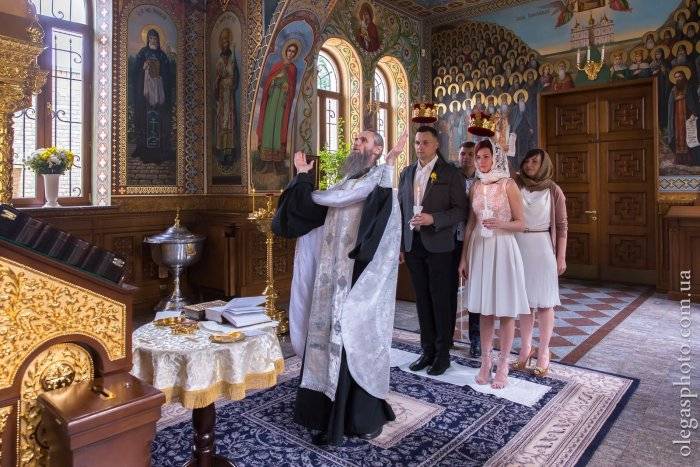Что нужно для венчания в православной церкви уже женатым супругам: список до мелочей на обряд после свадьбы