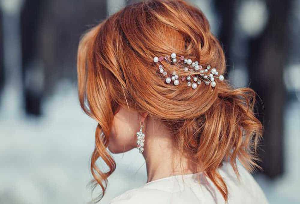 Прически на рыжие волосы средней длины с цветами