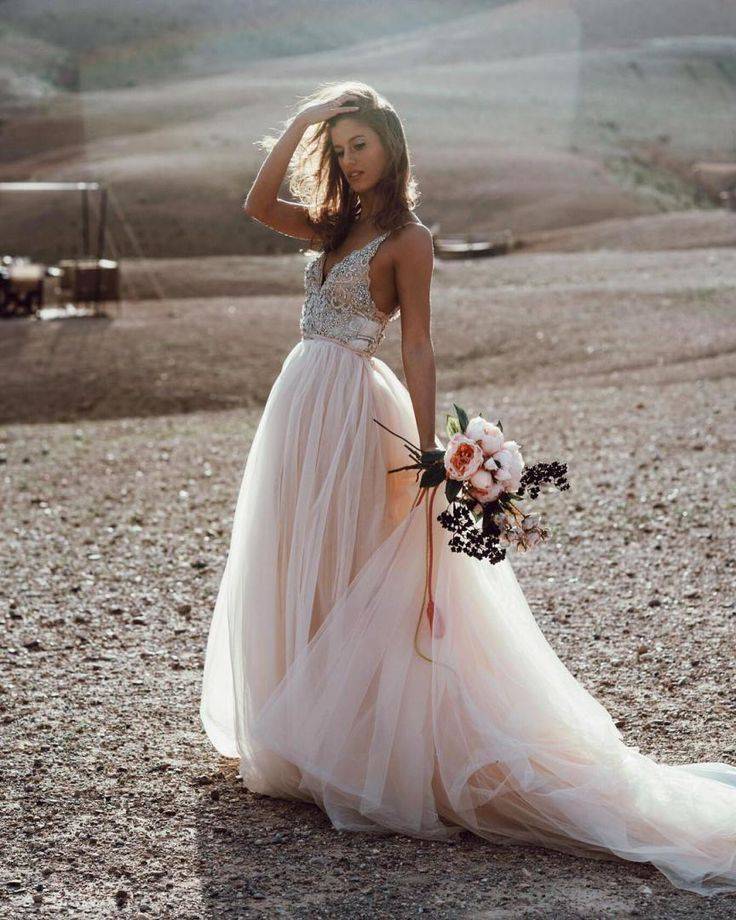 Второе свадебное платье для невесты: кому оно нужно и зачем?