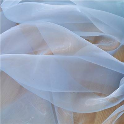 Топ-4 видов тканей для свадебных платьев: фатин, бархат, тафта, лен