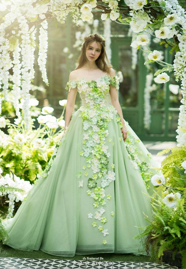 Акценты от природы: зелёное свадебное платье с поясом и другими элементами – фото
