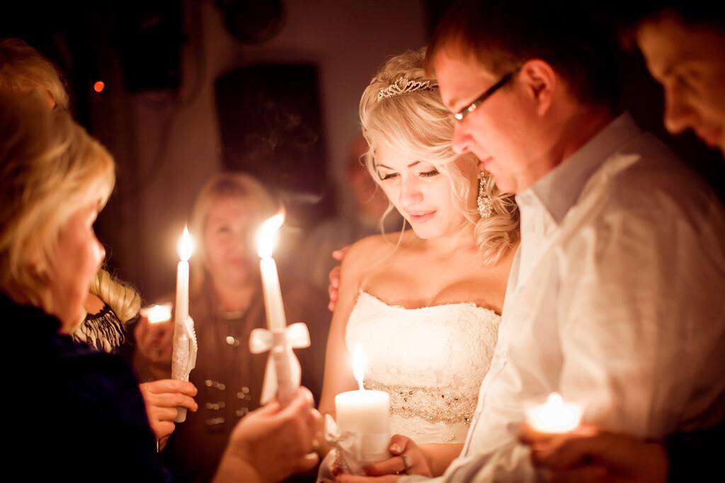 Свадебная традиция: зажжение семейного очага