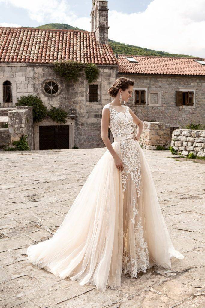 Платье невесты сиреневого цвета: актуальные модели, ткани, оттенки
