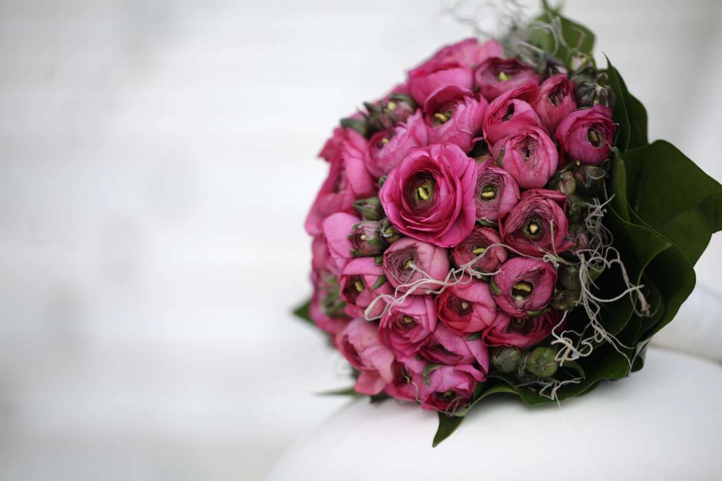 Розовый букет невесты – оптимальные композиции для свадебного образа (фото)