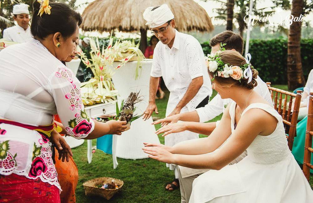 Свадебная церемония на бали отдых на бали. остров бали на карте мира