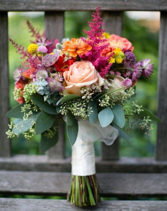 Композиция из цветов на осенний бал. осенний свадебный букет невесты — фото