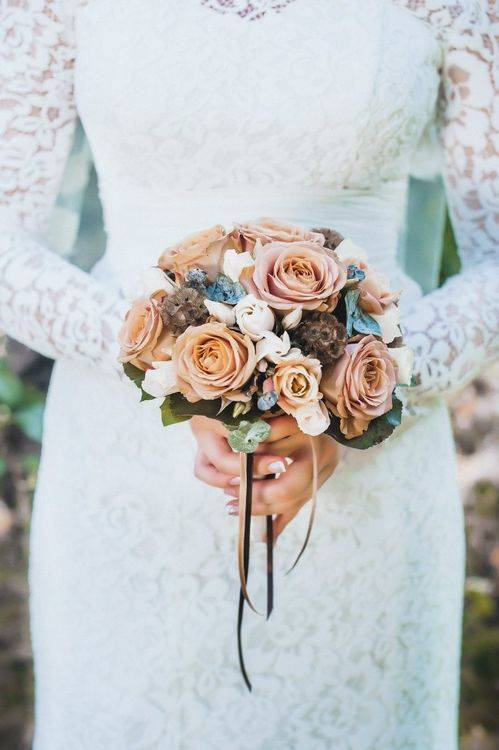 Элегантные нотки хрупкой винтажности: составляем свадебный букет невесты в пудровых тонах