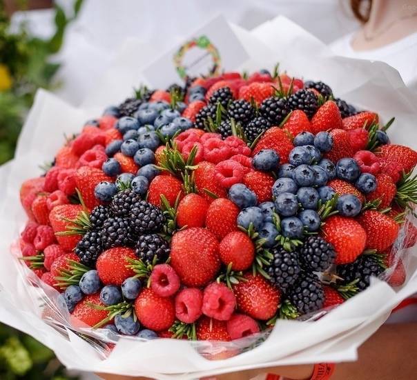 Торжество со вкусом фруктов и ягод – свадебный торт с фруктами: варианты с фото