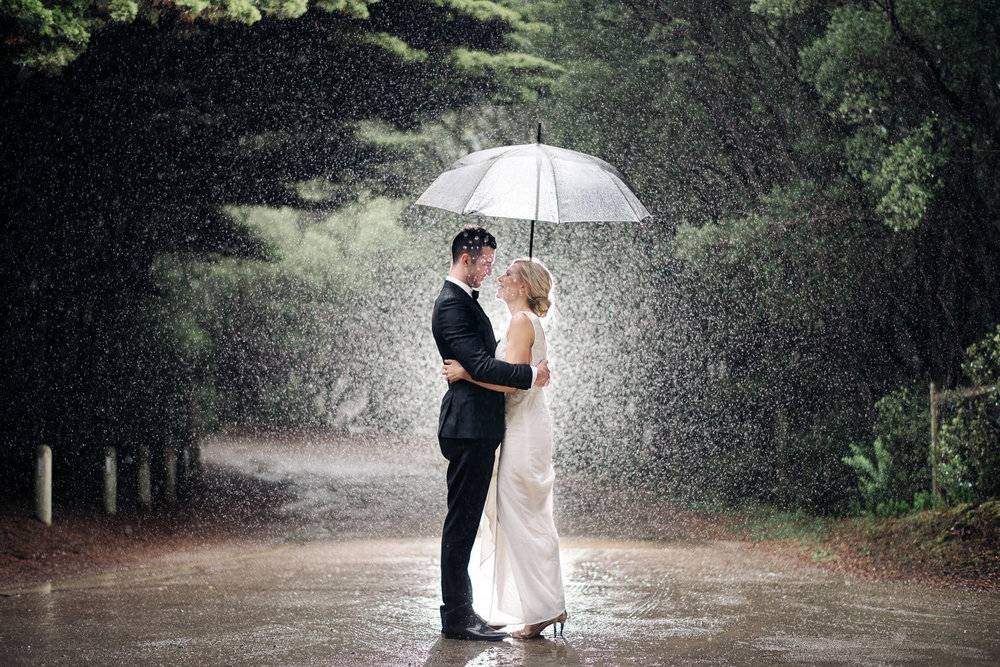 Если на свадьбу идет дождь: о чём говорит примета