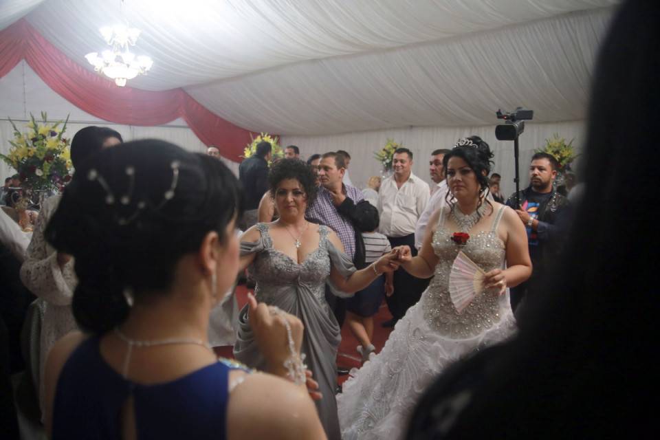 Как проходит первая брачная ночь у цыган: обычаи и традиции
