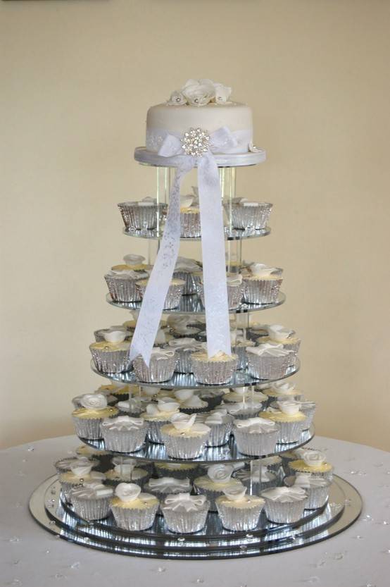 Торт на серебряную свадьбу: варианты декора и важные нюансы
