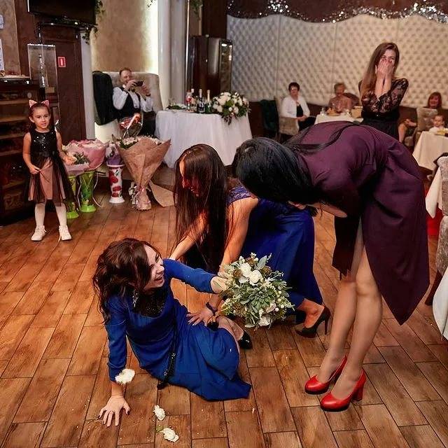 Свадебный букет: приметы & традиции?, соблюдаемые в [2019] – что с ним делать и куда деть цветы после свадьбы