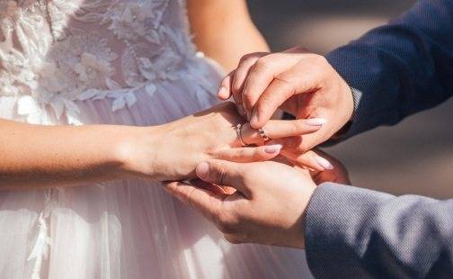 Свадебные приметы для невесты и жениха: про день свадьбы, платья, кольца и венчание