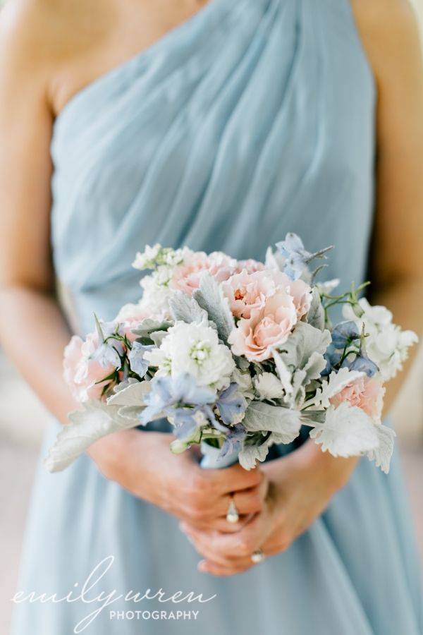 Кремовый букет невесты: правила подбора под время года и образ, фото оригинальных композиций в кремовых тонах из роз, орхидей, хризантем, гербер и пионов