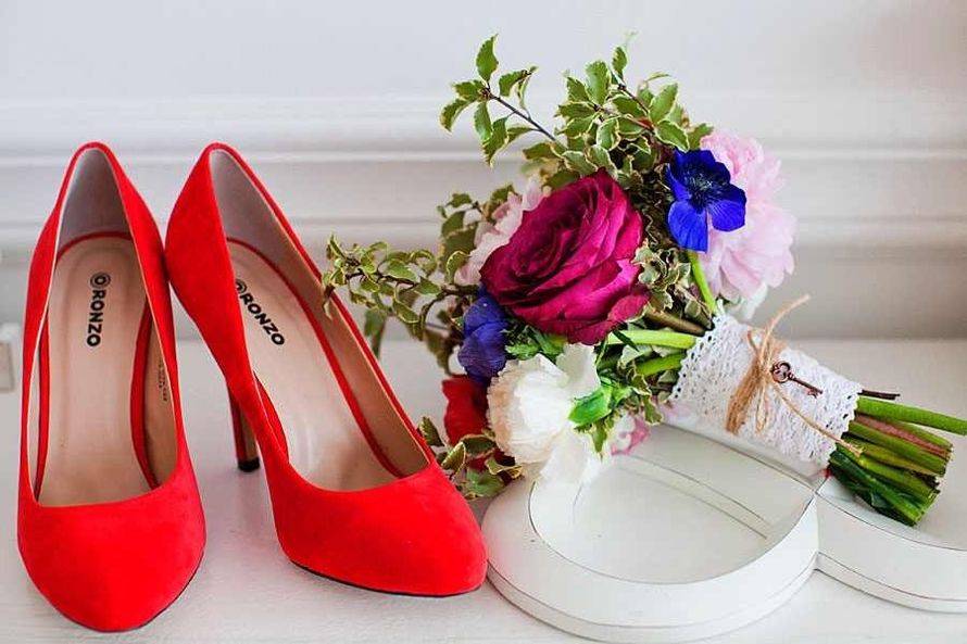 Красные туфли на свадьбу