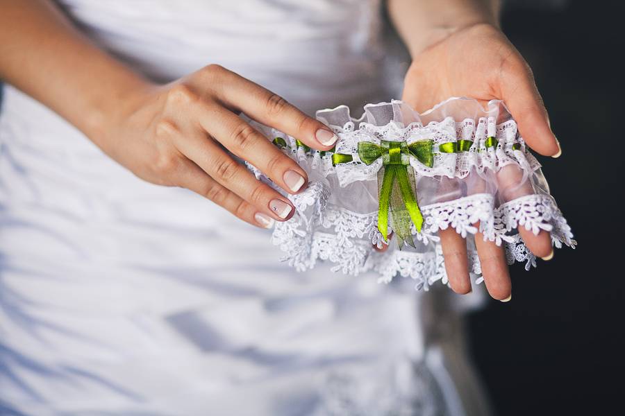 Подвязка невесты — традиция ?? в [2019], у которой богатая история