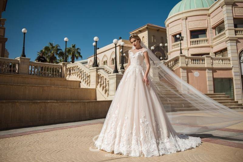 Шлейф для платья невесты: выбор подходящего варианта, как носить