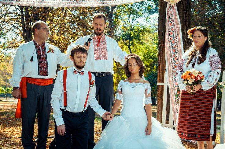 Традиционная и задорная свадьба в украинском стиле – фото декора и сценарий