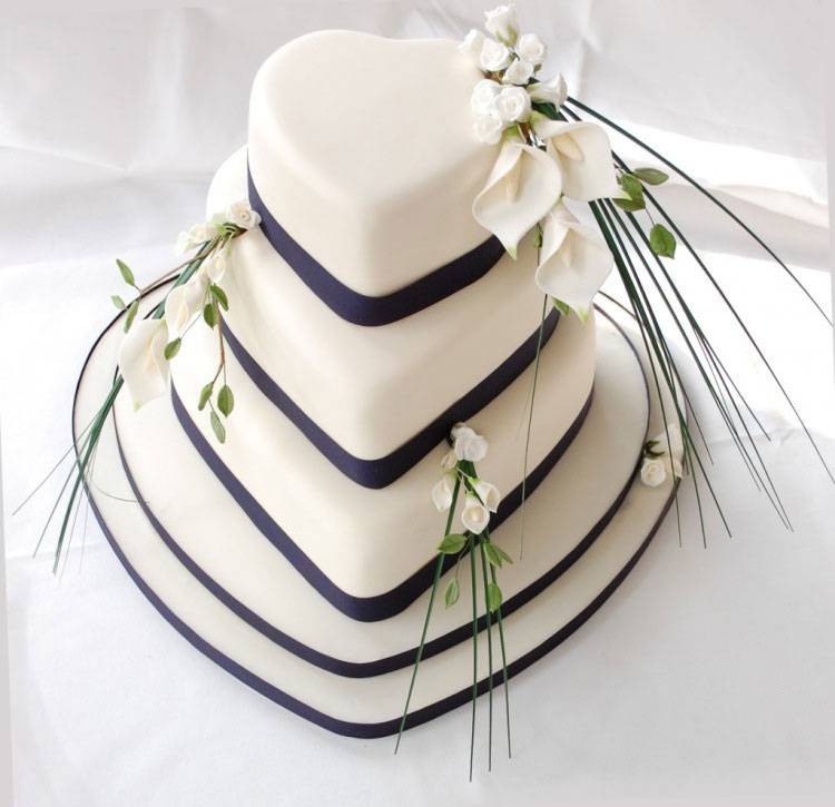 Красивые свадебные торты в виде сердца – оригинальные идеи