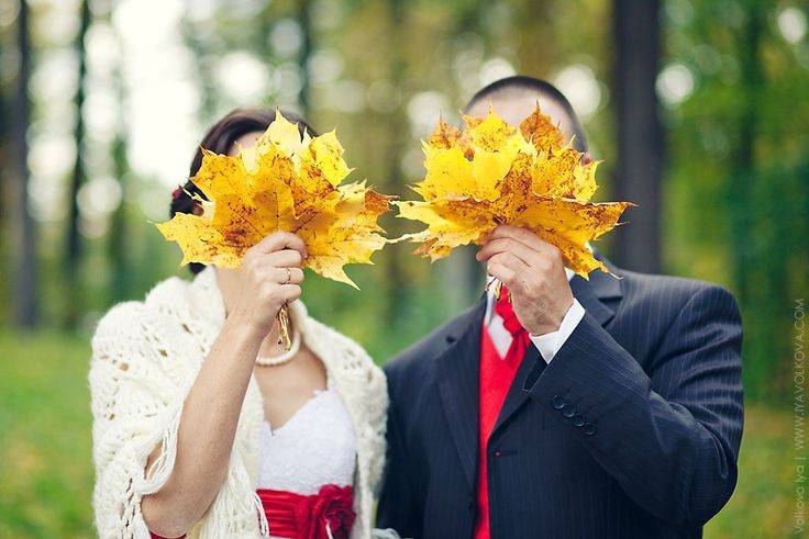 Осенняя свадьба: способы оформления банкетного зала, выбор места и атрибутики, идеи для стиля молодоженов, свадебного кортежа, торта