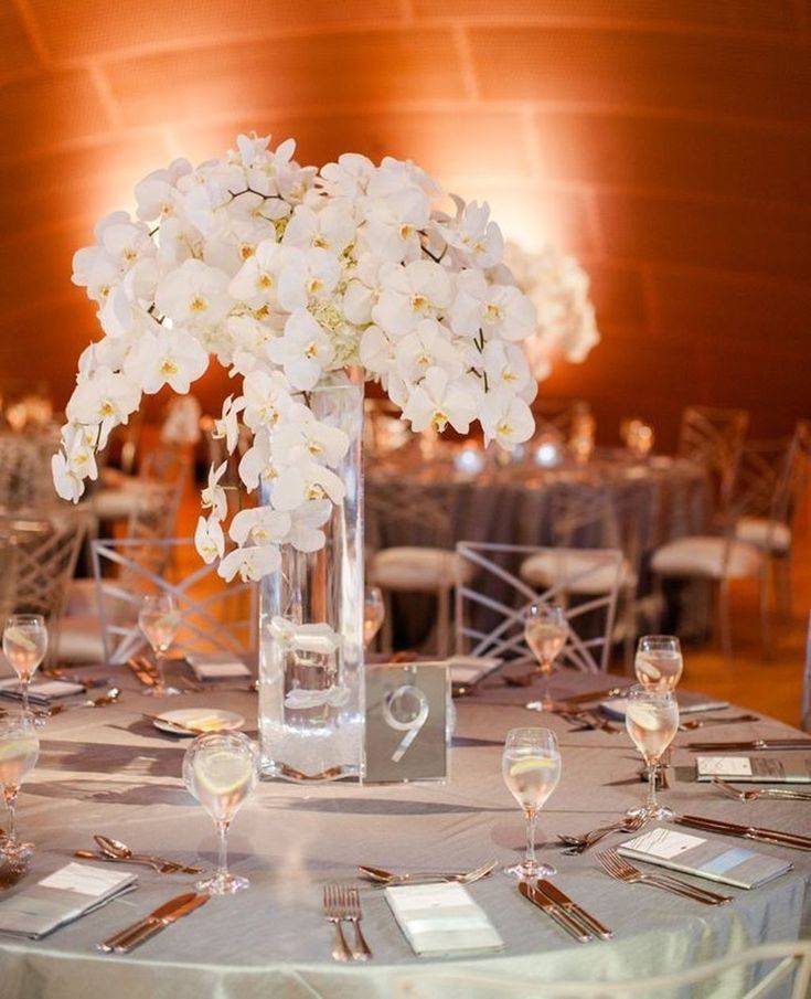 Как выбрать оригинальные свадебные вазы для цветов на стол