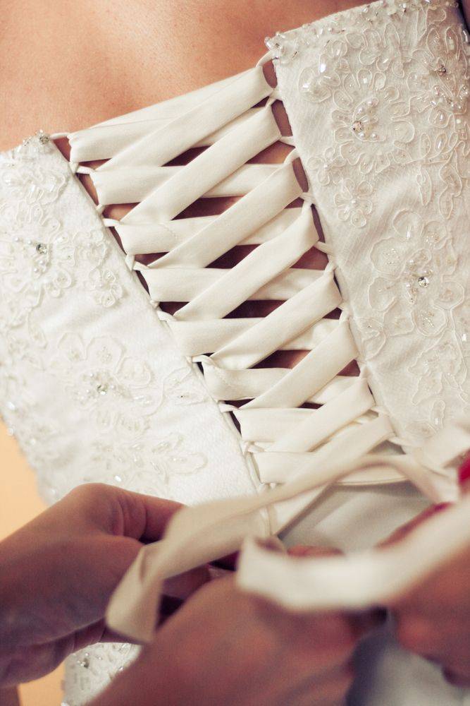 Как шнуровать свадебное платье: советы по шнуровке свадебного наряда