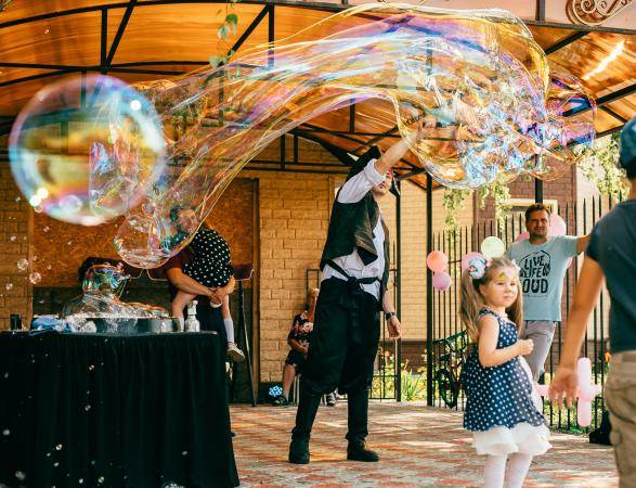 Спецэффекты на свадьбу: от мыльных пузырей до 3d-мэппинга
