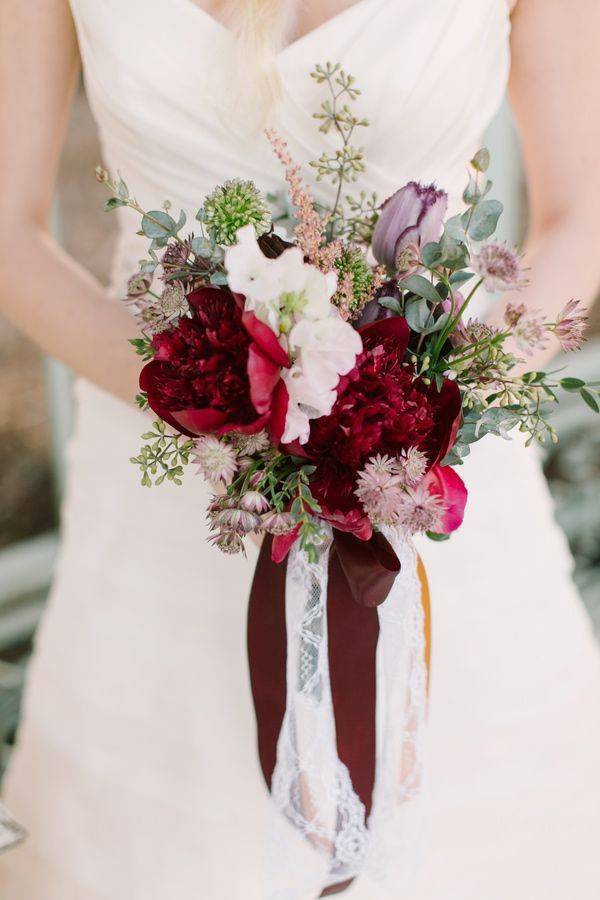 Фиолетовый букет невесты – лучшие сочетания и советы по выбору