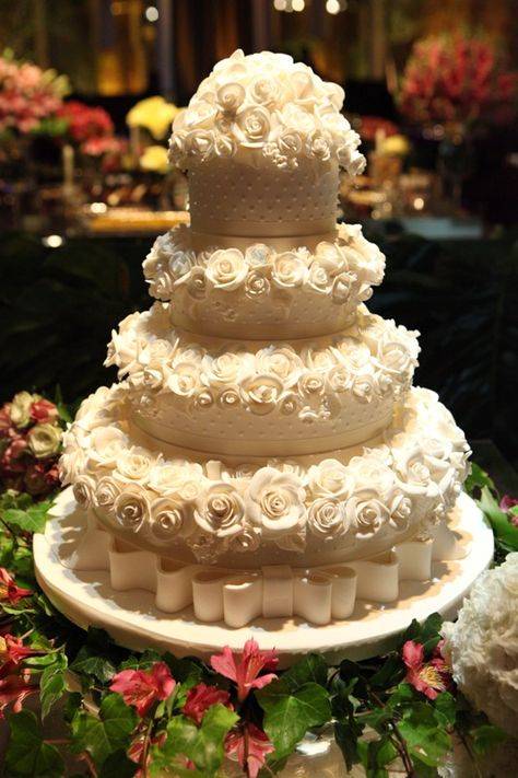 Самые красивые свадебные торты: большие, маленькие, простые