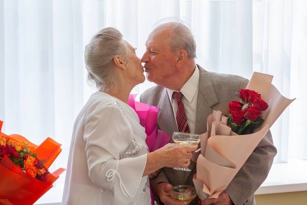 Железная свадьба: 65 лет со дня свадьбы - что дарить, традиции, поздравления, как отметить