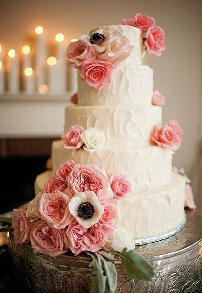 Цветные свадебные торты: идеи и фото