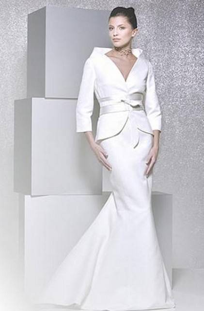 Свадебные платья кремового цвета (айвори) и белая рубашка жениха– свадебный салон дом весты