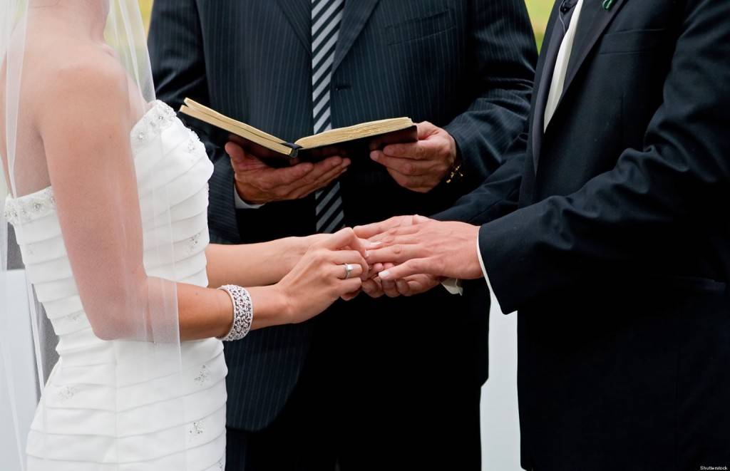 Как носить помолвочное кольцо после свадьбы — полезные материалы на корпоративном сайте «русские самоцветы»