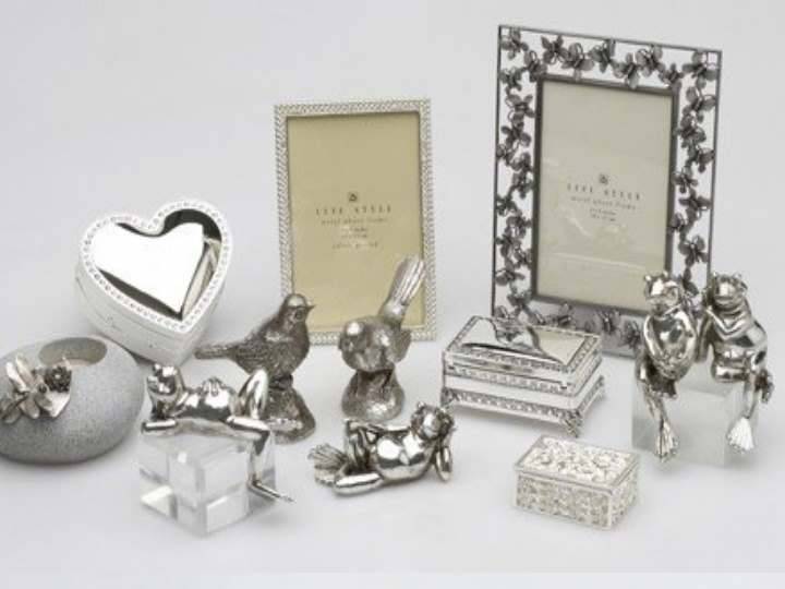 Варианты подарков на серебряную свадьбу мужу и жене, советы по выбору
