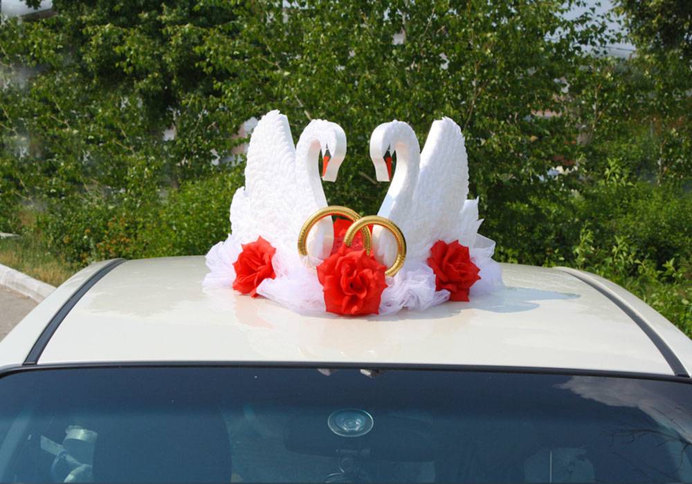 Свадебные лебеди. как украсить свадебную машину куклой, фигурками медведей, лебедей, декором в виде губ лебеди на свадьбу из бумажных модулей
