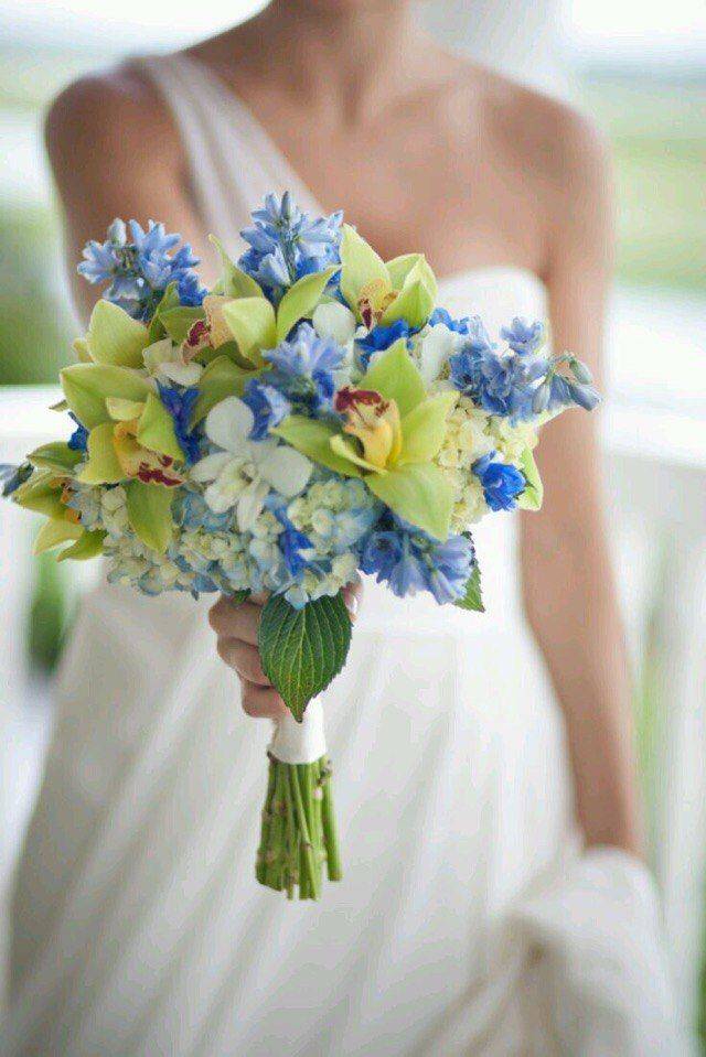Изысканные синие свадебные букеты