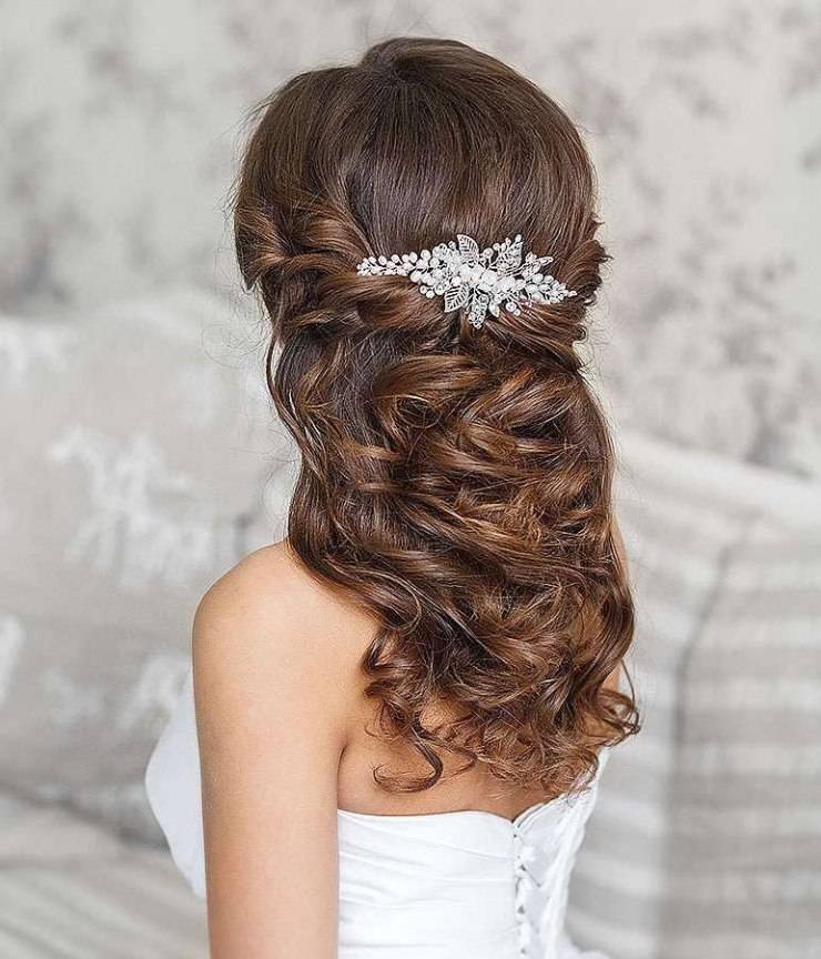 Свадебный пучок — прическа, которая подходит для невест со всеми типами волос